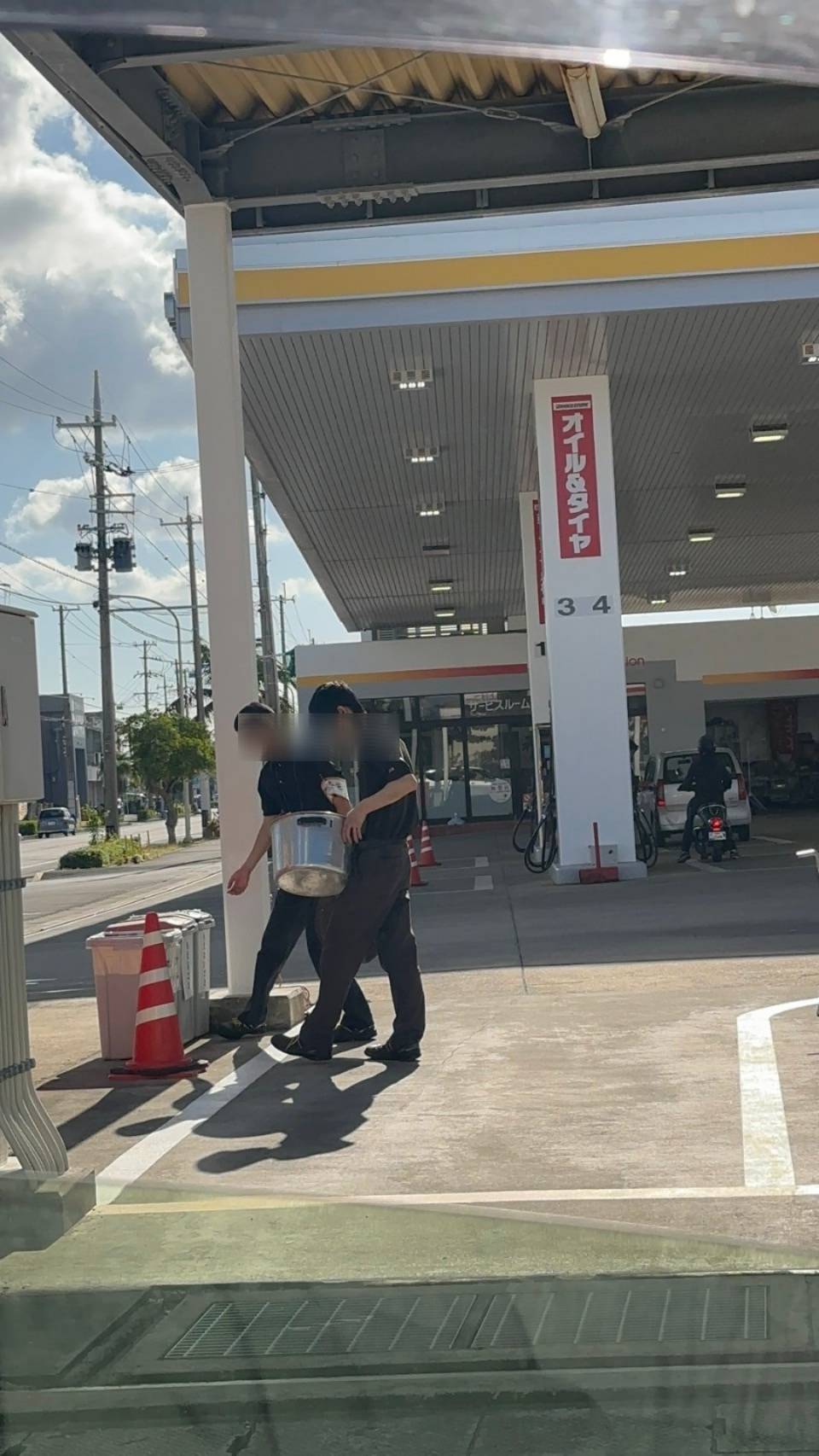 ガソリンスタンド